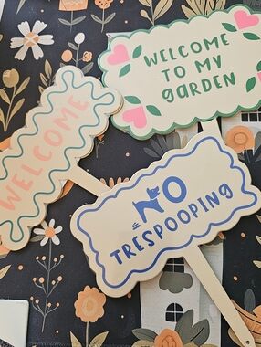 Set Of 6 Metal Welcome & Garden Decorative Stakes - Pastel Signs Set